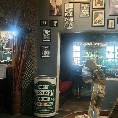 44 On Ennis Guest Lodge And Restaurant - No Load Sheddding إرميلو المظهر الخارجي الصورة