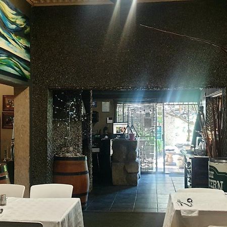 44 On Ennis Guest Lodge And Restaurant - No Load Sheddding إرميلو المظهر الخارجي الصورة