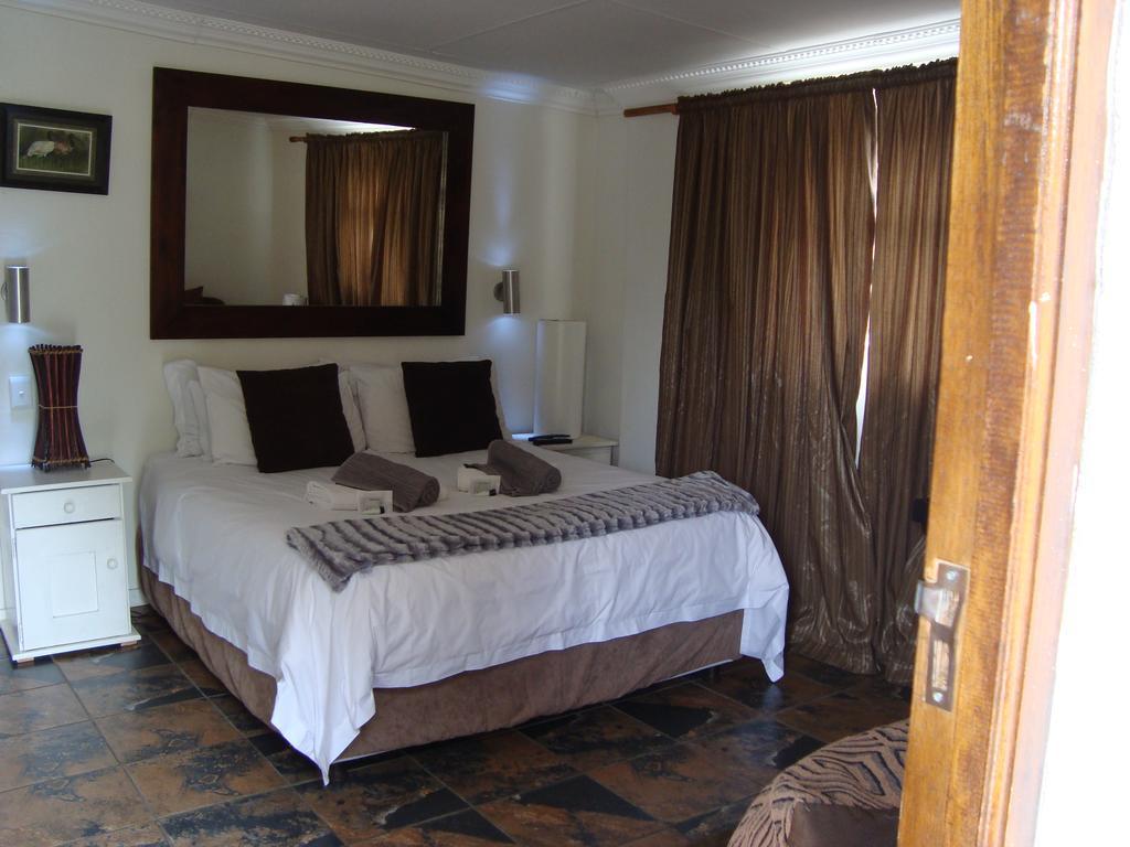 44 On Ennis Guest Lodge And Restaurant - No Load Sheddding إرميلو الغرفة الصورة