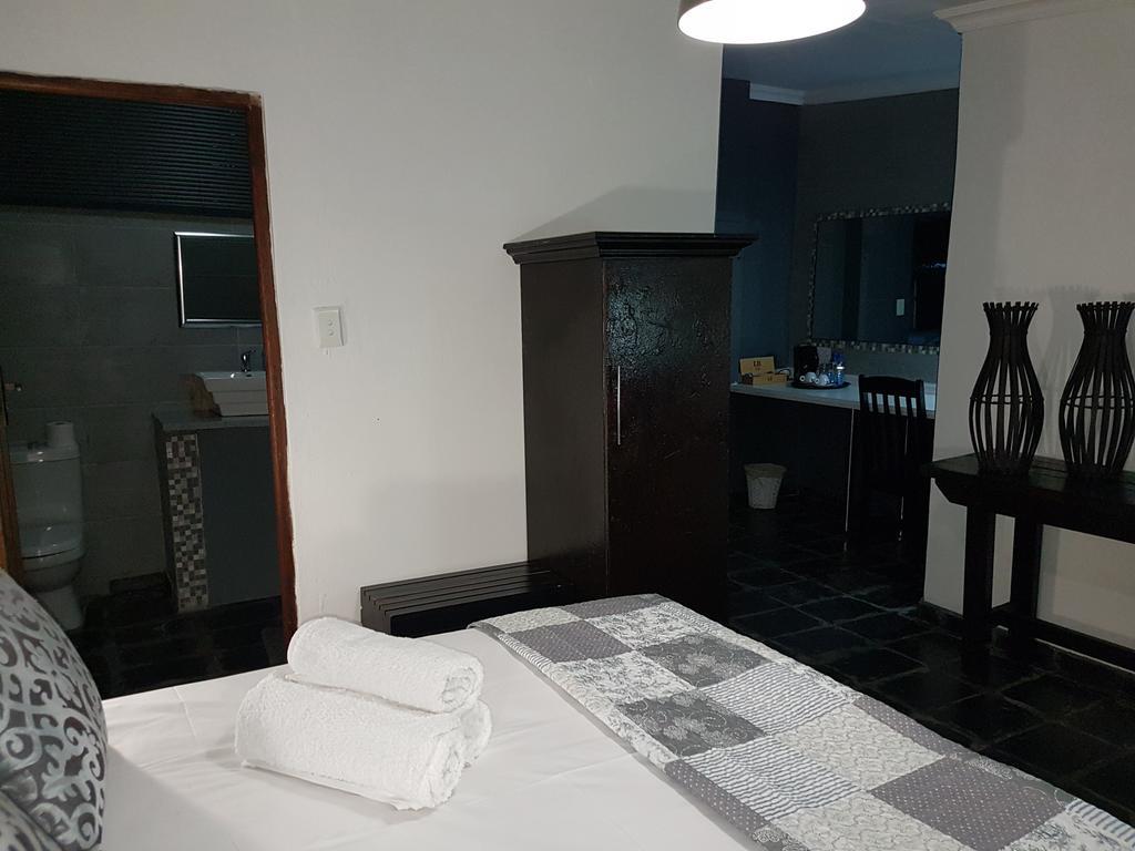 44 On Ennis Guest Lodge And Restaurant - No Load Sheddding إرميلو المظهر الخارجي الصورة