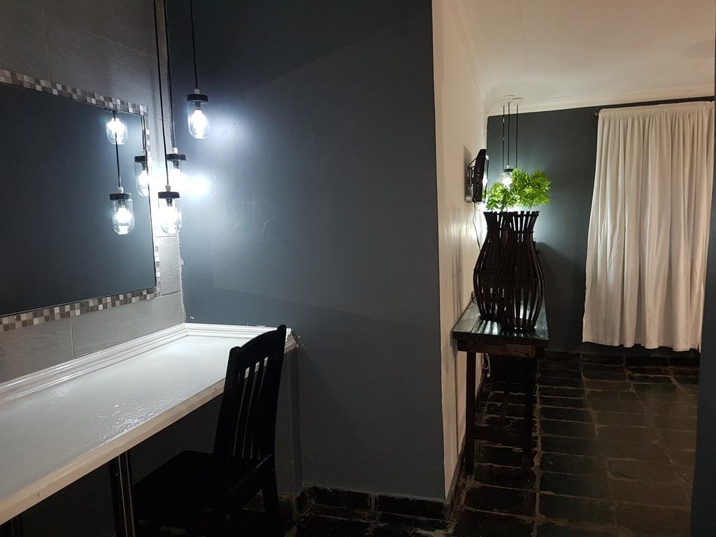 44 On Ennis Guest Lodge And Restaurant - No Load Sheddding إرميلو المظهر الخارجي الصورة