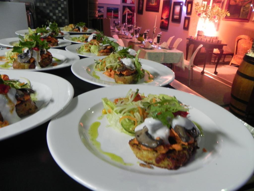 44 On Ennis Guest Lodge And Restaurant - No Load Sheddding إرميلو المظهر الخارجي الصورة