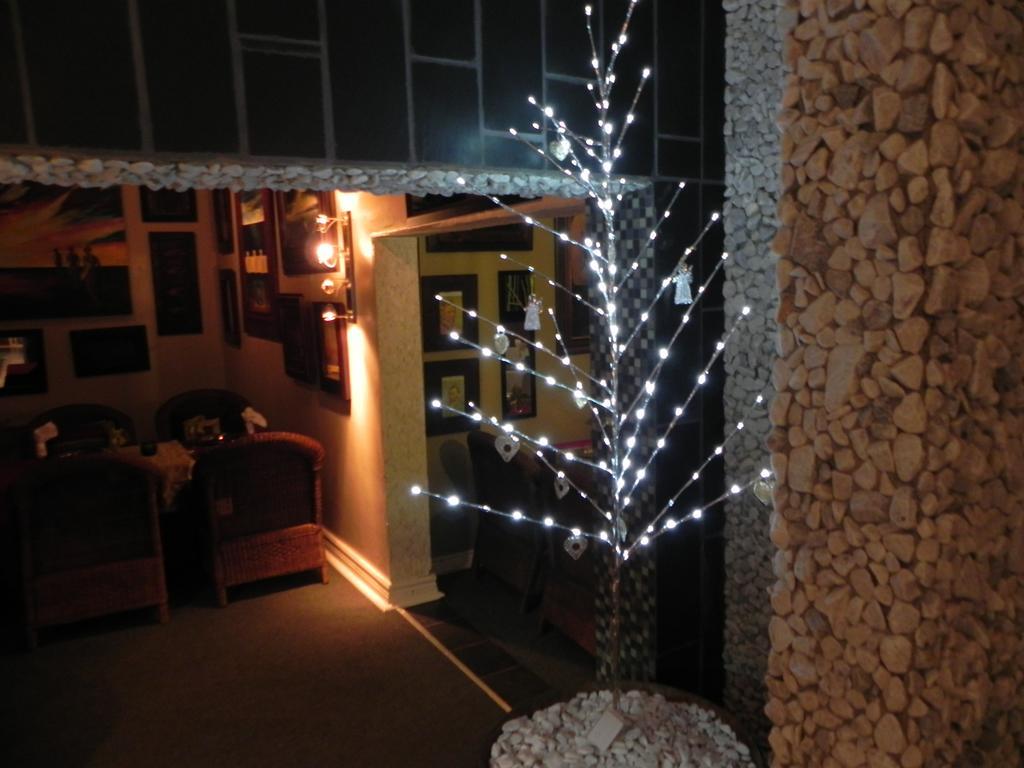 44 On Ennis Guest Lodge And Restaurant - No Load Sheddding إرميلو المظهر الخارجي الصورة